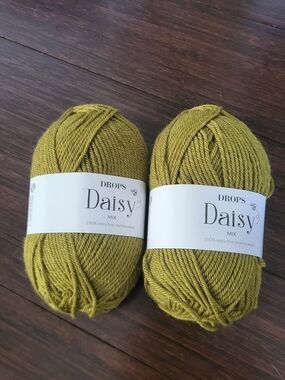 Daisy Merino Wool Yarn - Olive Green X 8